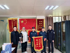 領(lǐng)威保安員李興萍、歐陽開?！耙娏x勇為”獲榮